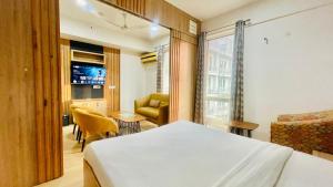 En eller flere senge i et værelse på The Grace Residency Lucknow + 22 billeder