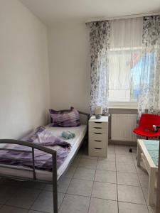 a small bedroom with a bed and a window at Sonnenblick Kleiberweg in Mosbach