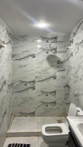 Phòng tắm tại Julia Rum Luxury Camp Bubbles