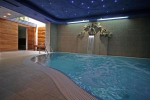 Bazén v ubytování Tornácos Hotel - Hegykő nebo v jeho okolí