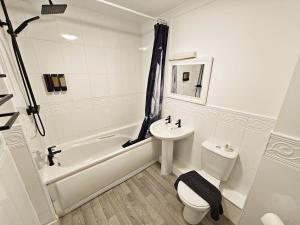 Afbeelding uit fotogalerij van Stylish Seafront Apartment with Bay Window Views in Cleethorpes