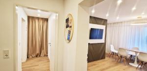 TV/trung tâm giải trí tại Greenline by Gregory - Apartment mit Garten in Mainz, ZDF Nähe