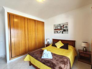 En eller flere senge i et værelse på 4AO Brisa Mar - Casas & Papeis + 17 billeder