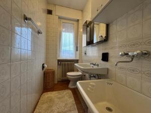 Et badeværelse på A Due Passi dalle Piste + 18 billeder