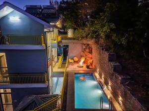 Πισίνα στο ή κοντά στο Hillshades 3-BHK With Sit-out Area, Shared Pool, Restaurant, Game Zone and Scenic Hill Views