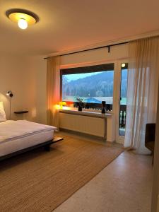 En eller flere senge i et værelse på Eifel17 plus 6 - Japandi-Stay in der Vulkaneifel