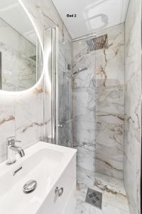 Et badeværelse på Historic house - Garage - Downtown