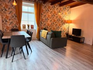 TV a/nebo společenská místnost v ubytování Gîte - Le Pied des Remparts