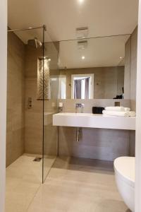 Et badeværelse på Stunning ground floor studio 5 min to tube