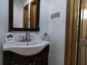 Et badeværelse på Kadny Villa + 38 billeder