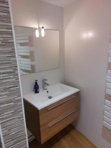 Koupelna v ubytování Le DenysPuech 55m2 plein centre avec jardin!