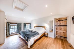 Ένα ή περισσότερα κρεβάτια σε δωμάτιο στο 4 Bed in Derwenlas oc-c29244