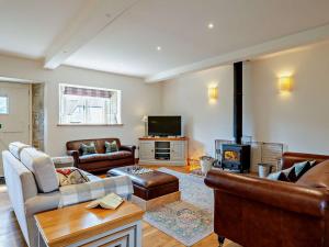 Et tv og/eller underholdning på 3 Bed in Melbury Abbas 48804