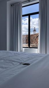 Ένα ή περισσότερα κρεβάτια σε δωμάτιο στο Tikva Hotel