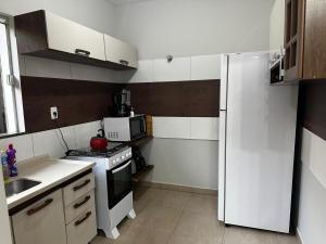 Nhà bếp/bếp nhỏ tại Sobrado Funcional da Sotero - boa localização