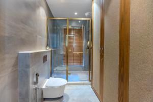 Foto dalla galleria di Valley View 5-BHK Villa With Private Pool, Sit-out Areas, TT Table, Pool Table , Bar & Scenic Views a Mapusa