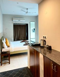 En eller flere senge i et værelse på Vibes Inn Baga