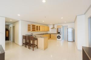 Køkken eller tekøkken på Patong Beachfront Tower 30 Floor Penthouse
