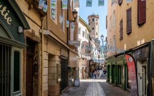 Nabolaget omkring lejligheden eller i nærheden