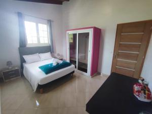 En eller flere senge i et værelse på Appartement avec vue mer à Capesterre-Belle-Eau