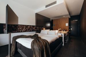 Postel nebo postele na pokoji v ubytování Carbon Hotel