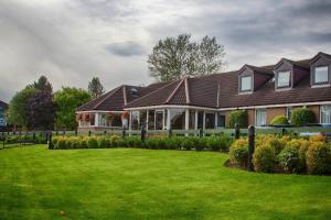 Zahrada ubytování Strathburn Hotel Inverurie by Compass Hospitality