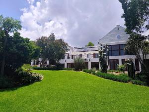 Vườn quanh Inhle Executive Suites