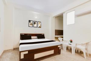 Ένα ή περισσότερα κρεβάτια σε δωμάτιο στο HOTEL O RAJ STAY