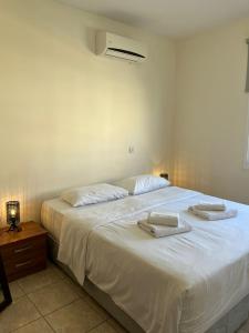 Giường trong phòng chung tại Eden Heights Sea View Apartment 502 - By IMH Travel & Tours