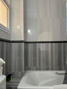 Phòng tắm tại Eden Heights Sea View Apartment 502 - By IMH Travel & Tours