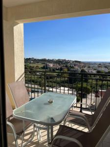 Ban công/sân hiên tại Eden Heights Sea View Apartment 502 - By IMH Travel & Tours