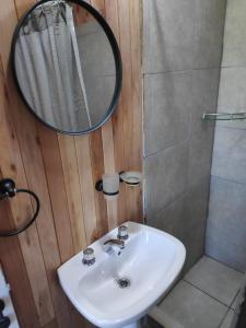 Et badeværelse på Cabañas Natural Box 1