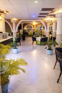 Khu vực ghế ngồi tại Hôtel Santa Lucia