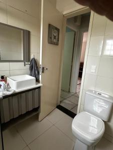 Et badeværelse på Casa Aconchego da Bisa - perto do Estádio do Operário!