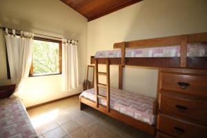 En eller flere senge i et værelse på Chácara in Mairiporã - São Paulo + 17 billeder