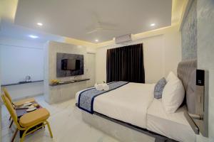 Ένα ή περισσότερα κρεβάτια σε δωμάτιο στο Hotel AeroStay Bangalore Airport +65 φωτογραφίες