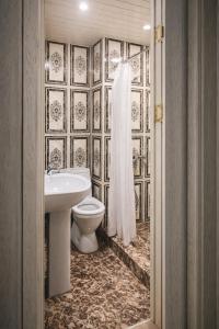 Vannituba majutusasutuses Old Yerevan Inn