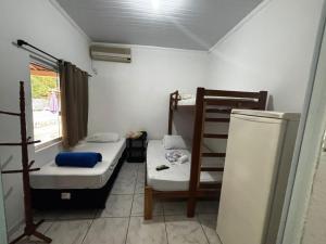 En eller flere senge i et værelse på Recanto Pousada JU&JU com piscina COMPARTILHADA + 44 billeder