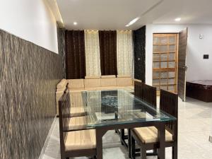 Et opholdsområde på Skyvale Nainital 4BHK Mountain View Villa