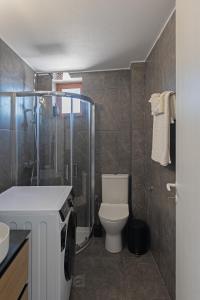 Et badeværelse på Polos Luxury Apartments Astypalea