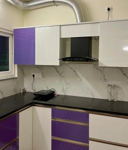 Nhà bếp/bếp nhỏ tại Slow By Poly- an experiential stay in Dehradun