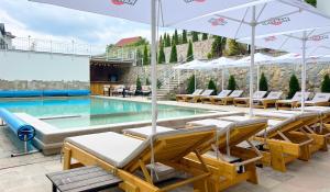 Bazén v ubytování Loft Hotel & SPA Resort nebo v jeho okolí