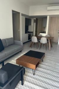 a living room with a couch and a table at Torre Arista 500 in Veracruz