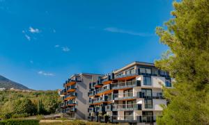 En generel udsigt til bjerge eller udsigt til bjerge taget fra lejlighedshotellet