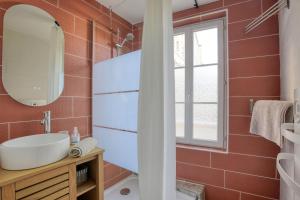 Koupelna v ubytování Maison cosy emplacement idéal Chartres, Netflix, Wifi, garage vélos