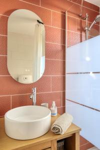 Koupelna v ubytování Maison cosy emplacement idéal Chartres, Netflix, Wifi, garage vélos