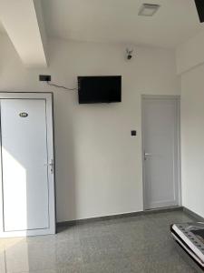 Μια τηλεόραση ή/και κέντρο ψυχαγωγίας στο Royal Crown City Hotel