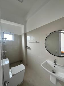 Ένα μπάνιο στο Royal Crown City Hotel