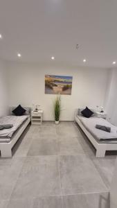 En eller flere senge i et værelse på Gästehaus Hagen 6 Betten, Parkplatz, Küche, WLAN Easybooking24