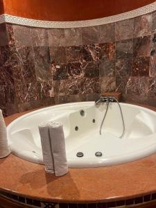 Ένα μπάνιο στο Villa Oum Palace +8 φωτογραφίες